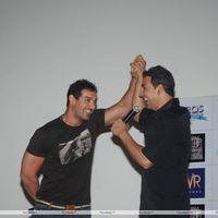 Akshay and John Promotes Desi Boyz at Oberoi Mall - Pictures | Picture 131064